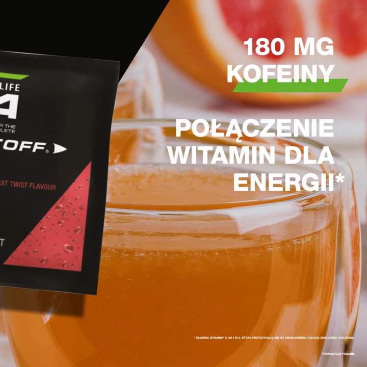 Napój energetyczny z kofeiną i witaminami w szklance.jpg