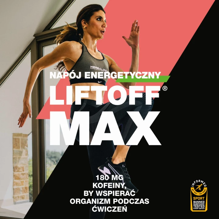 Sportowa kobieta ćwicząca w domu z Energetycznym Napojem LIFTOFF MAX.jpg